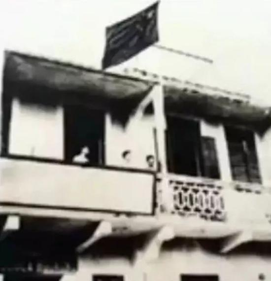 1949年10月1日，杜岚携师生升起全澳门第一面五星红旗
