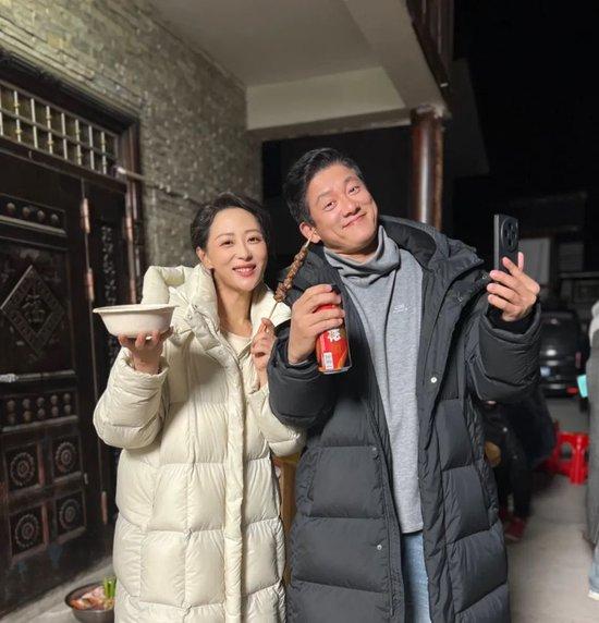 劇里鄔倩和她的霸總CP,都不得不化上老妝。圖/受訪者提供