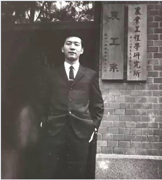 ·赵少康就读台湾大学农业工程系时期留影。