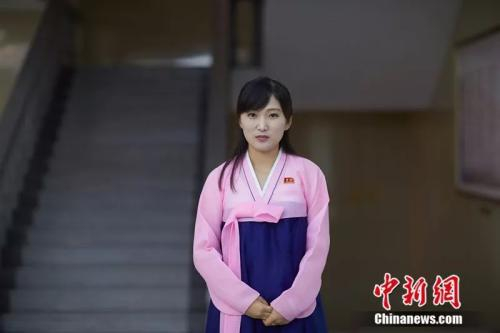 金日成综合大学解说员金秀景（音）。《中国新闻周刊》记者 甄宏戈 摄