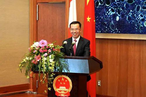  ·2019年，卢沙野在中国驻加使馆参加艺术品捐赠接收仪式。