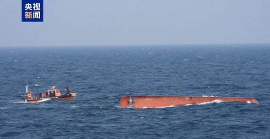 中国驻光州总领馆：两艘中国渔船先后在韩国附近海域倾覆，目前8人获救、2人死亡、12人失踪