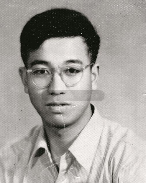  在中国人民大学哲学研究班读书期间的胡福明。供图/胡福明