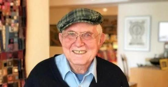  ·当年别动队在顿河畔罗斯托夫大屠杀的幸存者Pinchas Gutter表示，奥伯兰德这一案件实在拖得太久了。