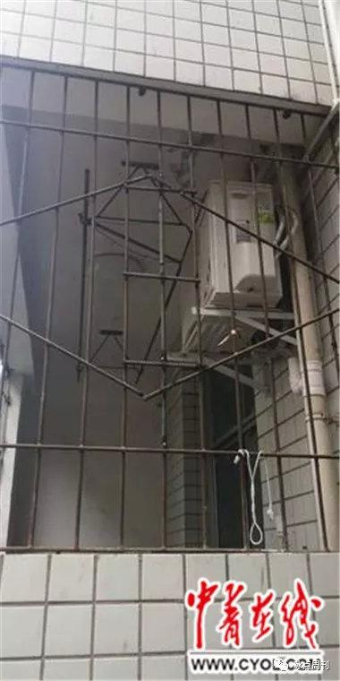 案发宿舍被剪断的防盗栏杆已恢复（受访者提供）