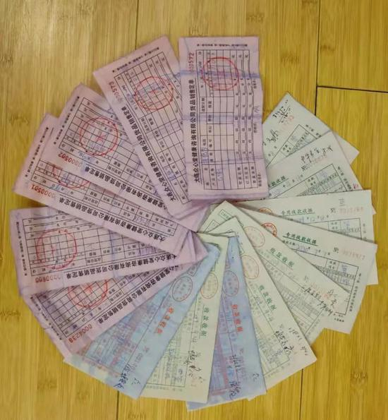  ▲老人在众心堂医馆购买保健品的收据。新京报记者吴小飞摄