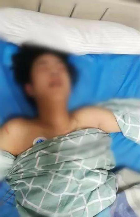 ▷ 被紧急送到江苏中西医结合医院抢救的吕小康