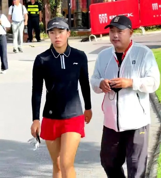 2025年别克LPGA锦标赛，刘国梁陪伴女儿比赛