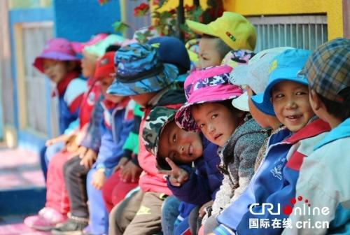 图为阿里普兰县科加村幼儿园的孩子们。图片来源：国际在线