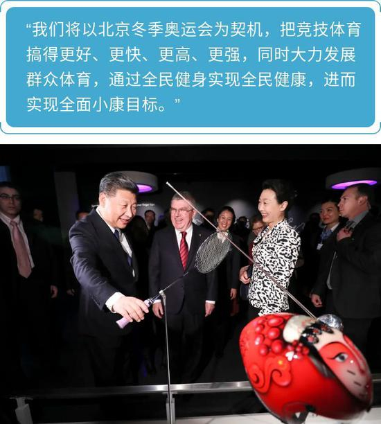 ↑2017年1月18日，国家主席习近平在瑞士洛桑国际奥林匹克博物馆会见国际奥林匹克委员会主席巴赫。这是习近平在巴赫陪同下，参观羽毛球世界冠军李玲蔚用过的球拍。新华社记者 兰红光 摄
