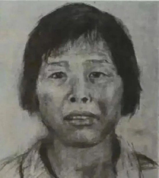  △广州警方绘制“梅姨”的第一张模拟画像，于2017年6月公开悬赏。