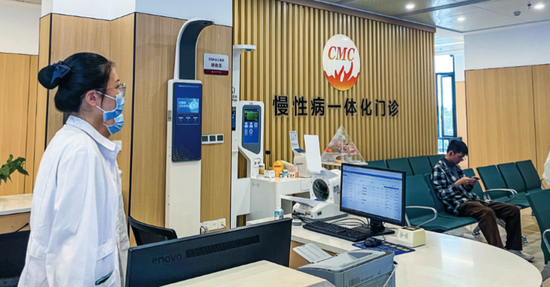 平陽(yáng)縣蕭江鎮(zhèn)中心衛(wèi)生院打造慢性病一體化門診。攝影/辛穎