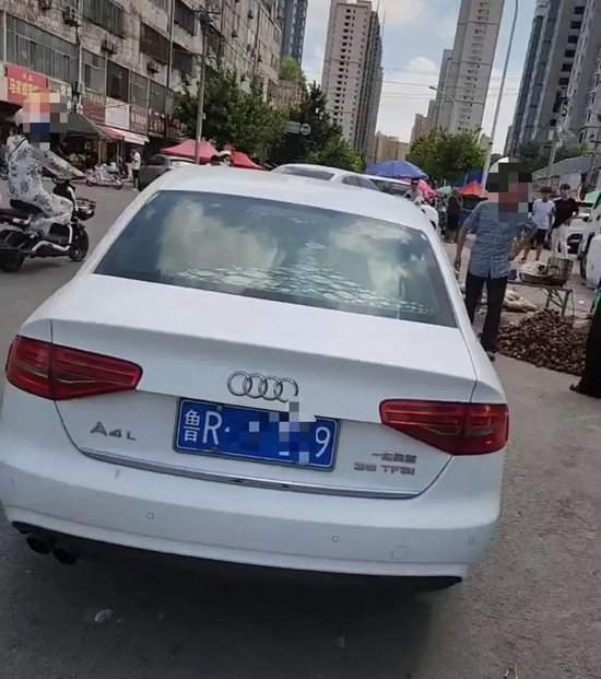 ▲前后车牌不一致