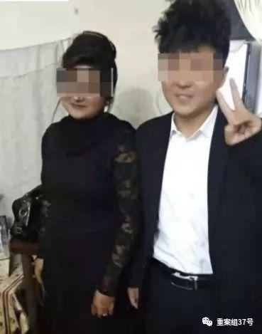 　　▲王振杰与第他在巴基斯坦第一任“妻子”合影，他俩结婚第二天“妻子”借回门离开，不再出现。受访者供图