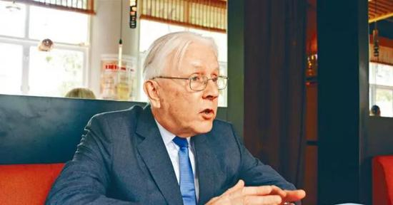 香港前刑事检控专员江乐士