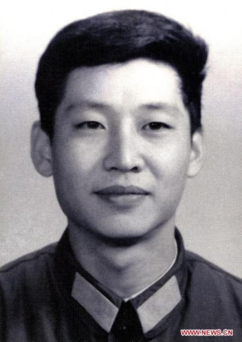 1979年，在中央军委办公厅工作时的习近平