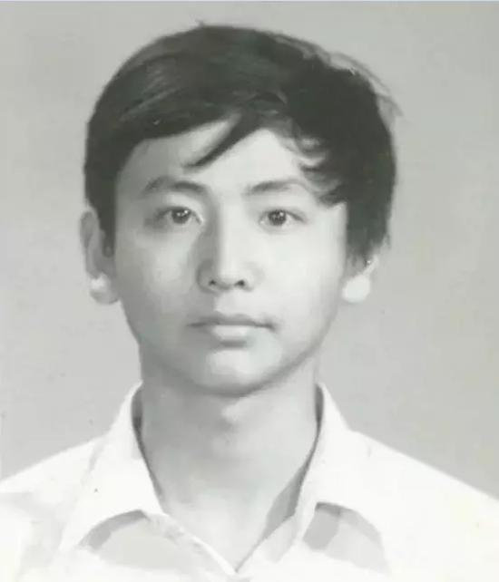 中学时期的王伟。