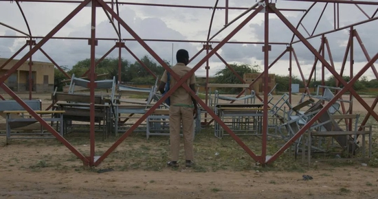 Boube重返被武装团体袭击的学校。/联合国儿童基金会供图