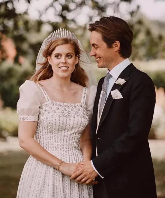 　·碧翠丝（左）和莫茨