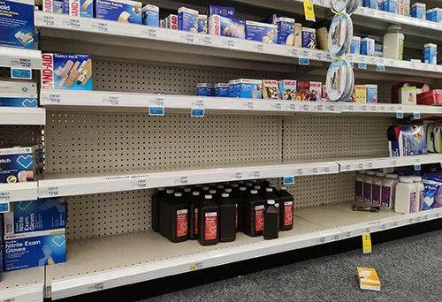  2020年3月9日，受新冠肺炎疫情影响，美国旧金山湾区一家药店的部分药品脱销。图|中新社