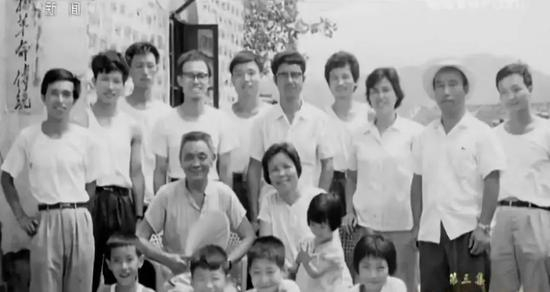 △甘祖昌的“全家福”