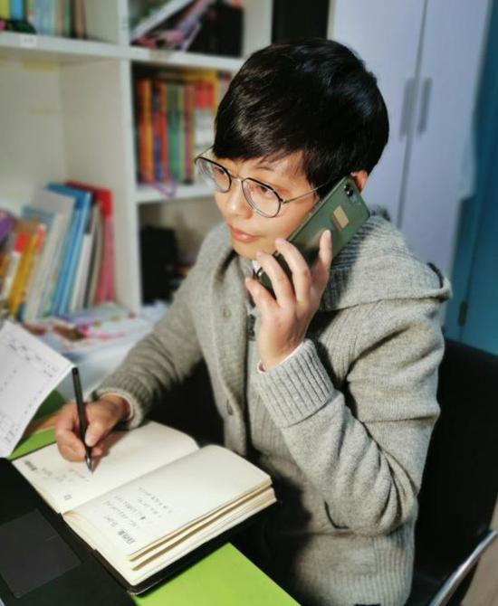  来自河北邢台的谢顺领医生在家接听热线