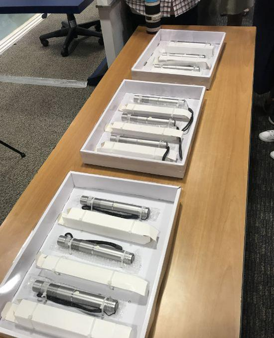 警察检获的“激光枪” 图自港媒