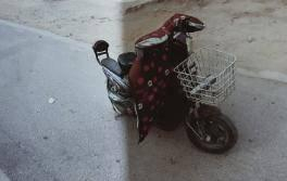  （郝梅所骑电动车）