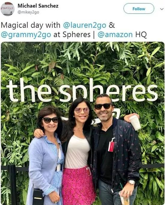 　　迈克尔（右）晒出和妹妹（中）一起参观亚马逊的照片。