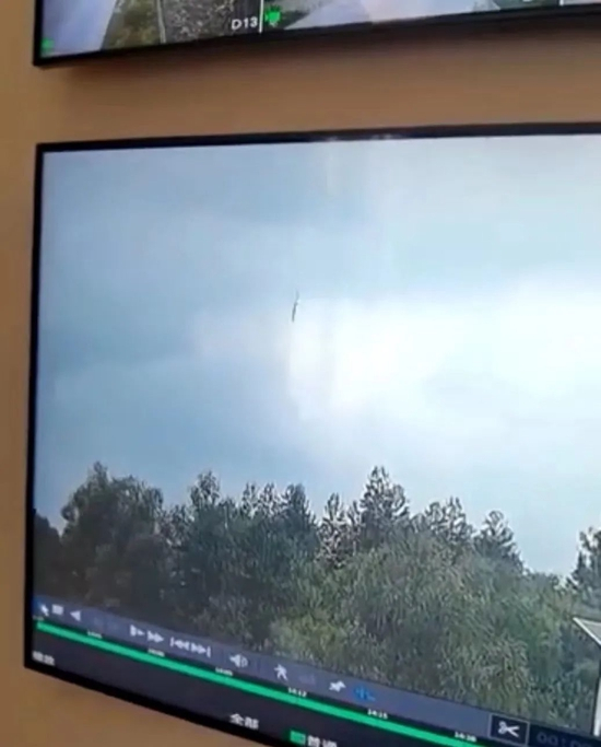 MU5375航班近乎垂直冲向地面