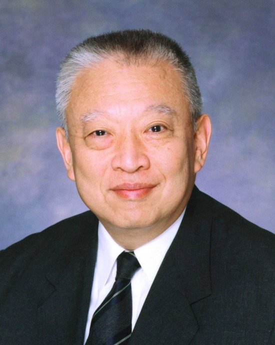 董建华先生遗像。新华社发