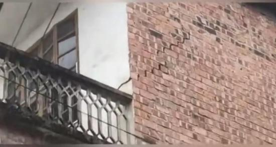 当地启动Ⅳ级破坏性地震应急预案 地震造成部分民房墙体开裂