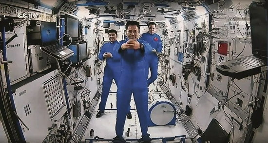  2021年9月1日，在央视《开学第一课》中，神舟十二号的三位航天员为全国小学生奉献了一段精彩的太极拳表演。