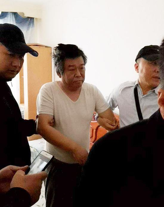 程鹏在牡丹江市某小区被抓获（牡丹江市公安局华电分局 赵宇 摄）
