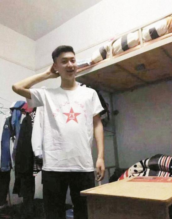 ·学生时期的肖思远。