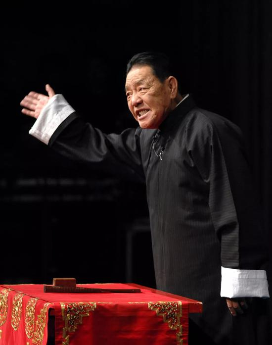 单田芳演出资料照片。新华社发（赵惠祥 摄）