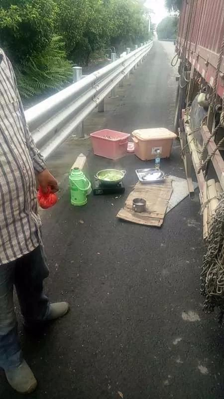 ▲大货车司机准备的火锅