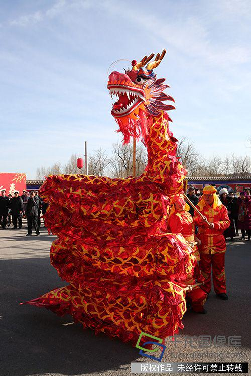 图为舞龙表演（图片来源：tuku.qianlong.com）。千龙网记者 万小军摄