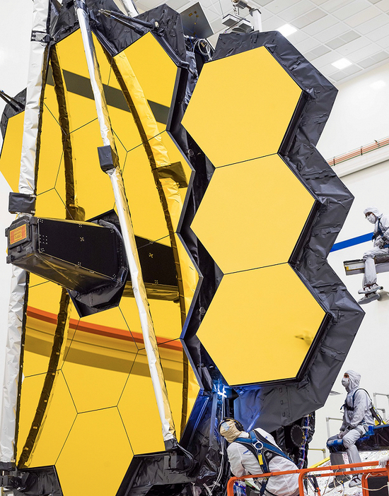 　韦伯望远镜的镜片。图源NASA