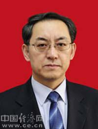 曹宇，男，汉族，1963年出生，山东蓬莱人，经济学博士。