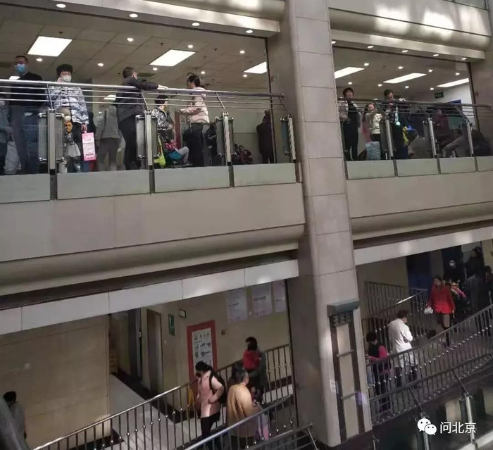 二层就诊秩序正常/小问摄