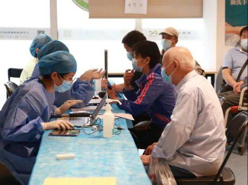  疫苗接种现场。图据公众号“北京朝阳”