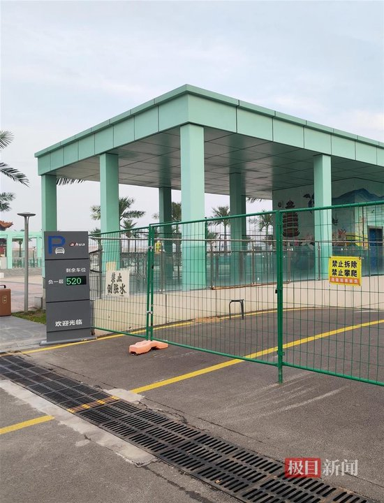 人民广场南侧地下车库入口