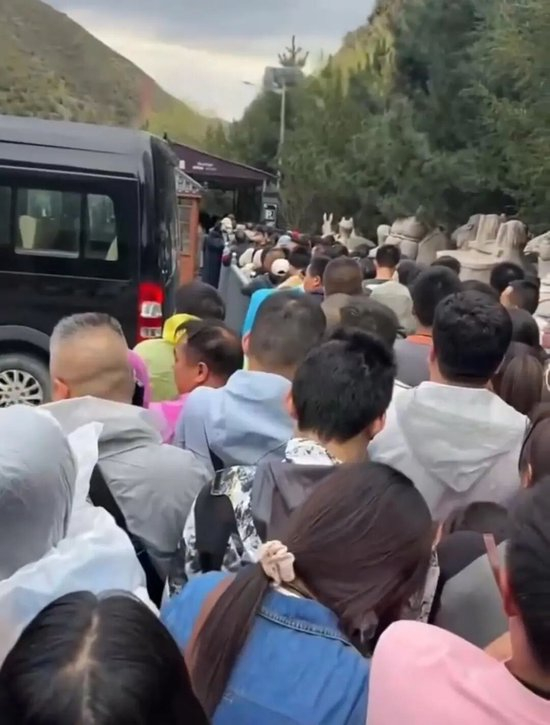  来源：游客拍摄视频截图