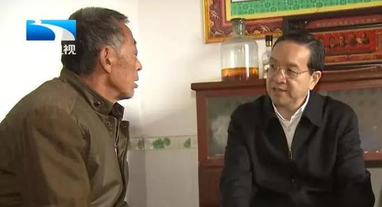 蒋超良（右）在红安调研