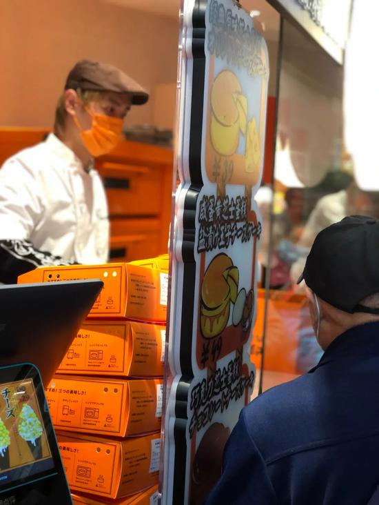 店员正在工作&nbsp;摄影| 刘立言