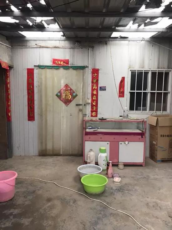 ▲刘某华家的小院。&nbsp;&nbsp;&nbsp;&nbsp;新京报记者 贾世煜 摄