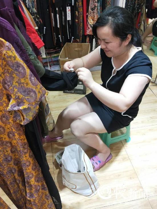 店家安装防盗纽扣