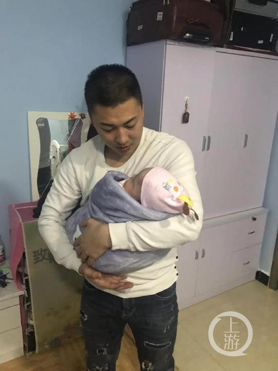 ▲赵宇说，他最遗憾的事，就是在孩子出生时，没能陪在妻儿身边。摄影/记者 时婷婷