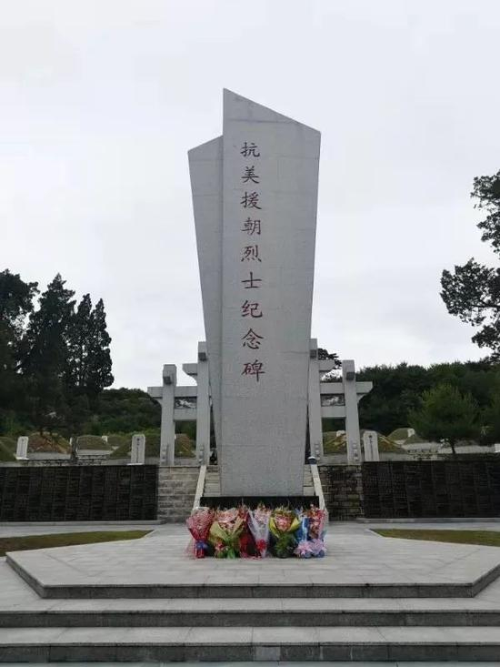 　开城中国人民志愿军烈士陵园的烈士纪念碑。新华社记者杜白羽摄